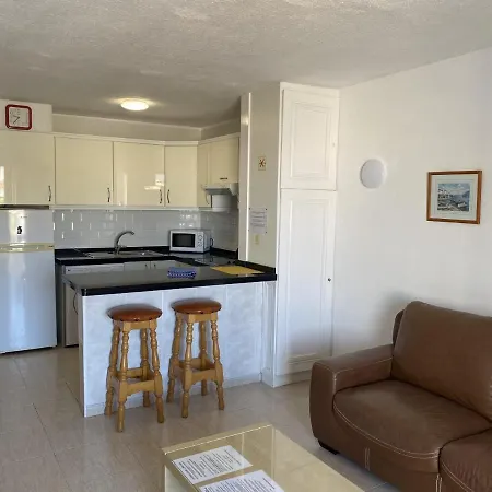 Lovely 1 Bed 15a2, Victoria Court 1, Cristianos, Tenerife דירה *