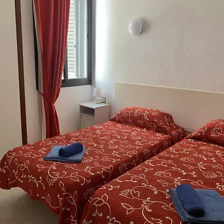 Lovely 1 Bed 15a2, Victoria Court 1, Cristianos, Tenerife * לוס כריסטיאנוס